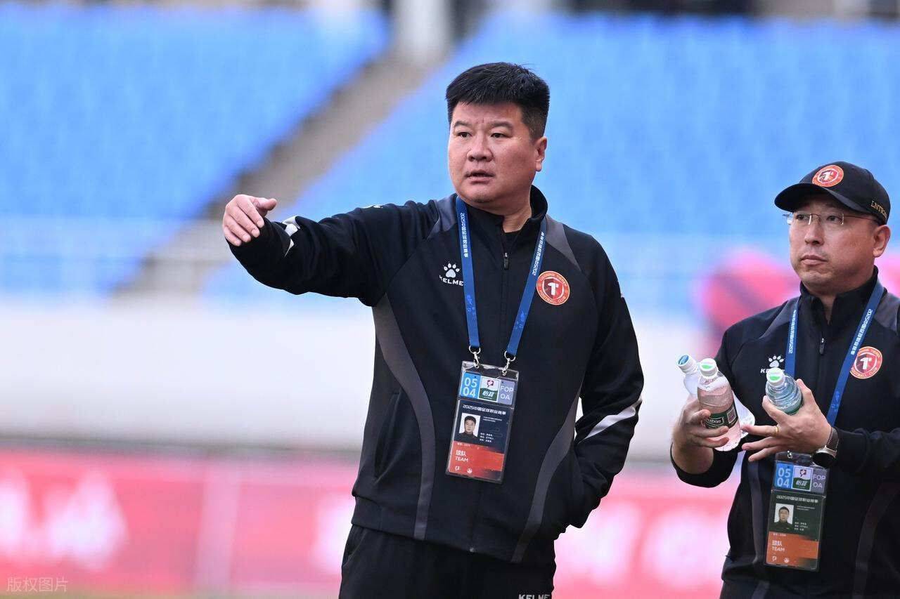 od体育网站入口-足球巨星在场上展现实力，引发球迷热议的简单介绍