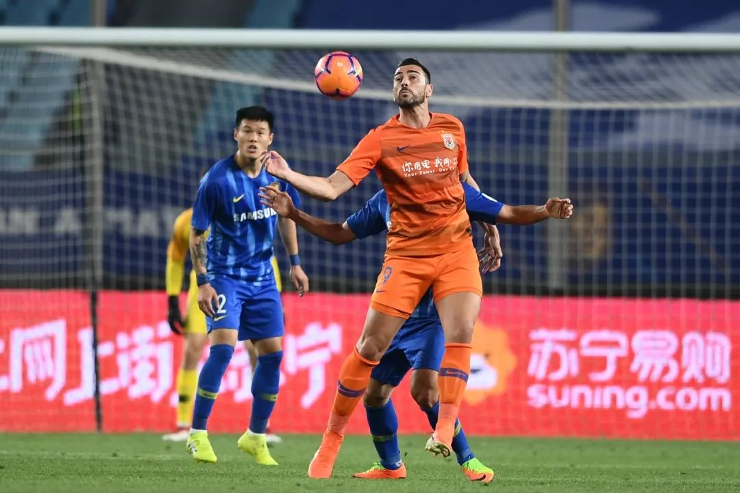 od体育网页版登录入口-突破强防线，球员突破打破僵局的简单介绍