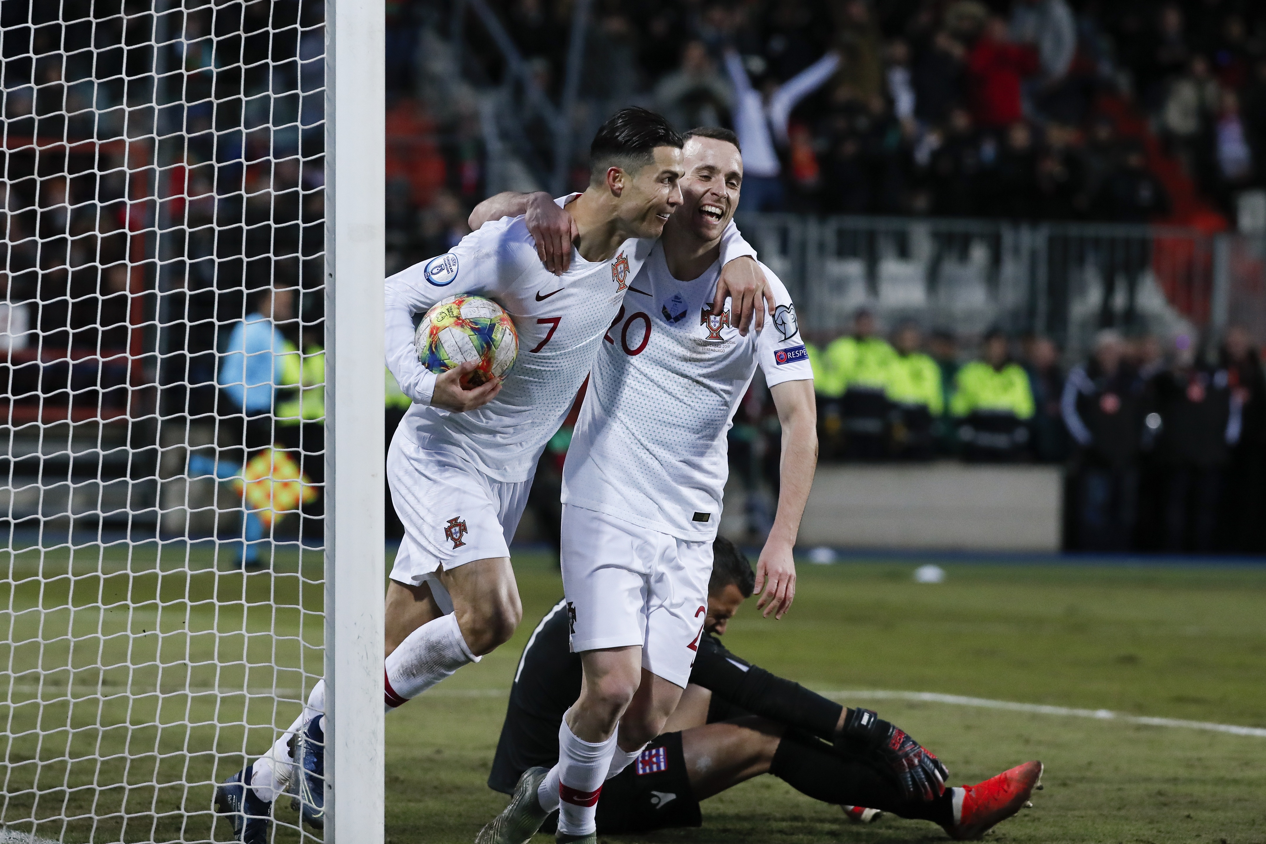 od体育官网-葡萄牙队逼平卢森堡,积分榜暂居榜首的简单介绍