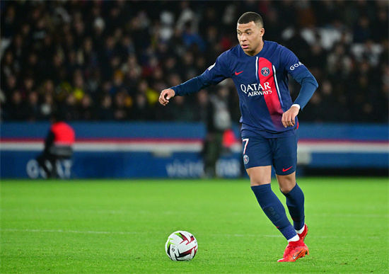 包含巴黎圣日耳曼继续保持不败纪录，稳坐次席的词条